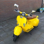 Elektrische scooter, geel, bouwjaar 2021