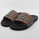 Paar slippers, maat 44, Burberry