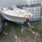 (Locatie Heeg) Speedboot op boottrailer