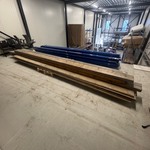 9x Houten balk en 4x steigerplank