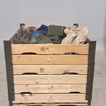 Diverse tassen, foudraals en handschoenen