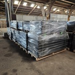 Partij stapelbedden in onderdelen