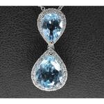 Witgouden entourage hanger bezet met topaas en natuurlijke diamanten,