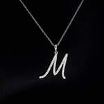 Hanger met natuurlijke diamanten in de letter M, excl. ketting
