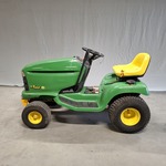 Zitmaaier zonder maaibak met aanhangwagen , John Deere, LT 155 Twin To