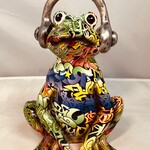 Gedecoreerd kikker sculptuur