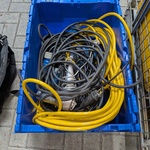 Assortiment stekkers met kabels