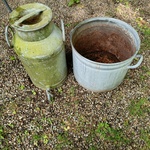 2x Melkfles met kraan en plantenbak