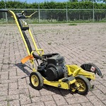 ( Locatie Wijk en Aalburg ) Kantensnijder, John Deere, E35 Edger