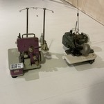 2x Lockmachine Bambina en Consew