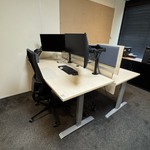2x Bureau