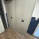 2x Archiefkast met gordijnrails onderdelen