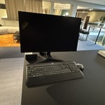 Computer met monitor Intel, NUC11TNH