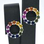 Witgouden oorbellen met multi colour saffieren in een cirkel