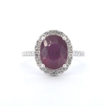Witgouden entourage ring met diamanten en robijn