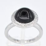 Witgouden ring met witte diamant en onix