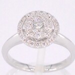 Witgouden entourage ring vol gezet met diamanten