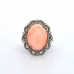 Unieke ring met diamanten en centraal koraal