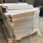 Pallet  ca. 900 stansdozen 65x12x7cm, wit