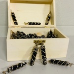 Ca. 50x Shungiet verzilverde hangers