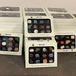 Ca. 70x Doosjes a 12 diverse natuurstenen hangers