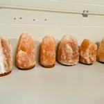 6x Himalaya zoutlampen met houten voet
