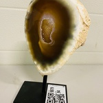 Agaat geode op metalen standaard