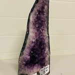 Amethist geode met Chalcedoon rand