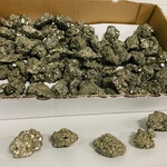 Ca. 100x Pyriet clusters