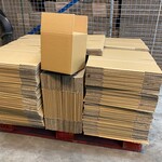 Ca. 300x Verzenddozen 22x22x24cm dubbelgolf, bruin