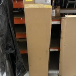Hoge kast links greeplijst aluminium, beton zilver