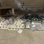 Partij bouwmarkt artikelen w.o. afdekramen, PVC beugels, W.o. Walraven