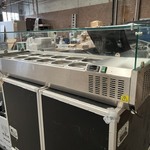 Gekoelde saladette met glazen opbouw