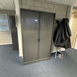 Roldeurkast, zwart