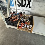 Krat spanbanden en krat plakband
