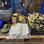 Partij bouwmarkt artikelen w.o. diverse soorten tape, werkkleding