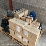 Pallet met elektromotoren