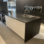 Luxe showroomkeuken, Eggersmann | Siemens, black oak | fronten glans w