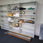 2x Metalen wandstelling met inhoud