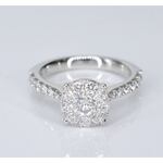 Witgouden entourage ring met grote briljant geslepen diamanten