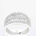 Witgouden ring met briljant en baguettes diamanten