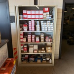 Assortiment ijzerwaar in werkplaatskast