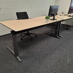 2x Bureau met 2x bureaustoel en 2x monitor