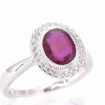 Witgouden entourage ring met diamanten en robijn