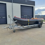 Grachtensloep met 8 PK 1 cilinder Deutz diesel motor en trailer