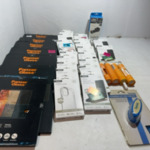 Partij met diverse accessoires voor smartphones en tablets, 34 stuks