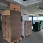 Partij verpakkingsdozen op 2x pallet