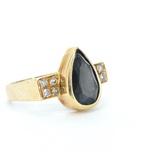 Gouden ring met edelsteen