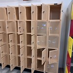 17x Lockerkast Rood en beige