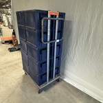 Magazijnkar met kratten, blauw